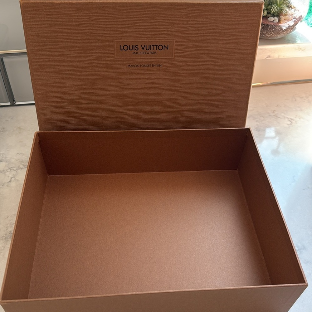 Louis Vuitton Brown Box - Picture 5 of 11